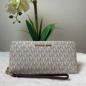 Michael Kors Jet Set Travel Long Wallet